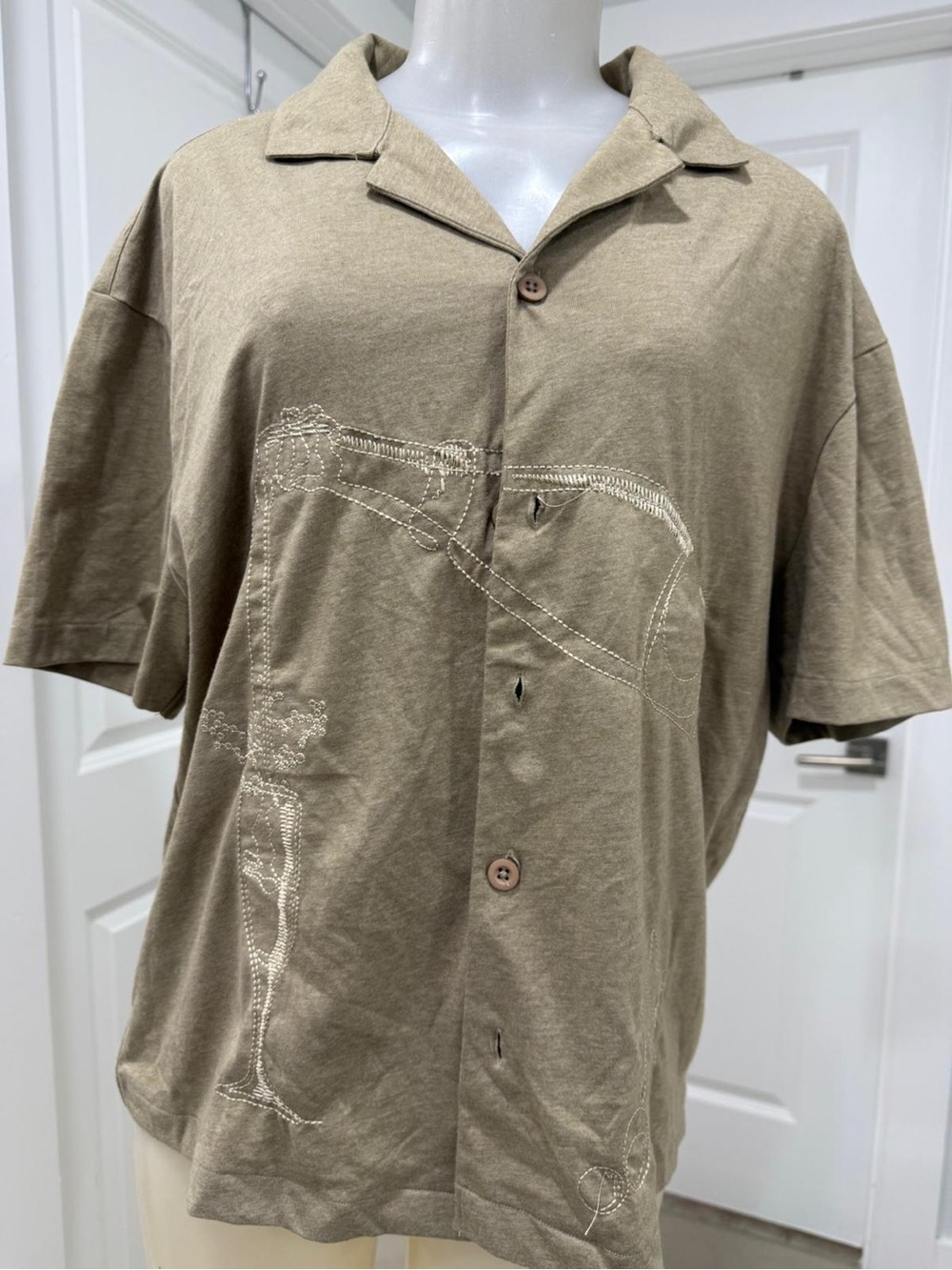 Men's Short-Sleeve Casual Button-Down Shirt in Olive Green